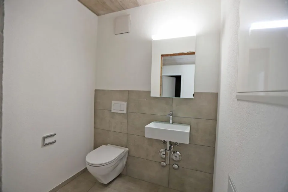 Neubau 3.5-Zimmerwohnung mit sonnigem Sitzplatz!