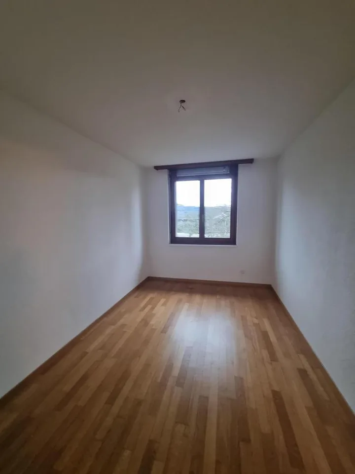 1 Monat Gratis Mietzins - 5.5 Zimmer im 2. Obergeschoss in Eiken – photo 9 of 12