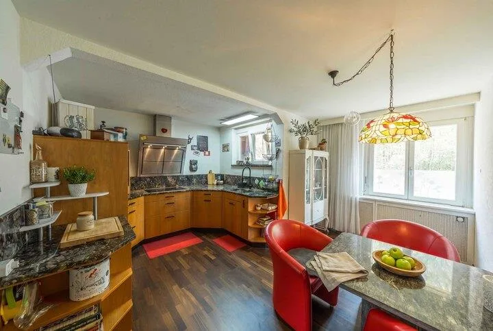 ACCOGLIENTE APPARTAMENTO CON GIARDINO DI 3,5 LOCALI NEL CENTRO CITTÀ