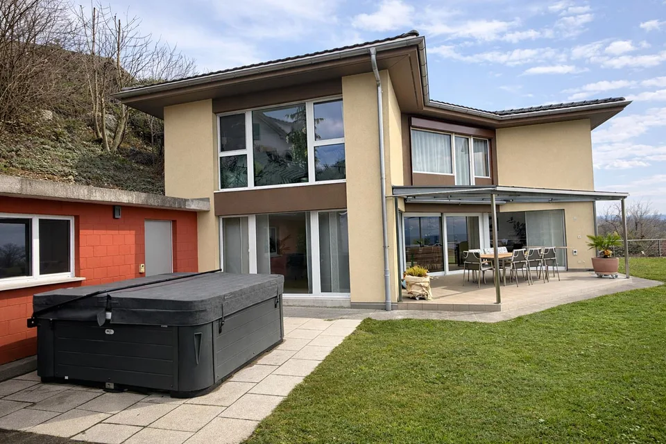6.5-Zimmer-Haus mit Einliegerwohnung