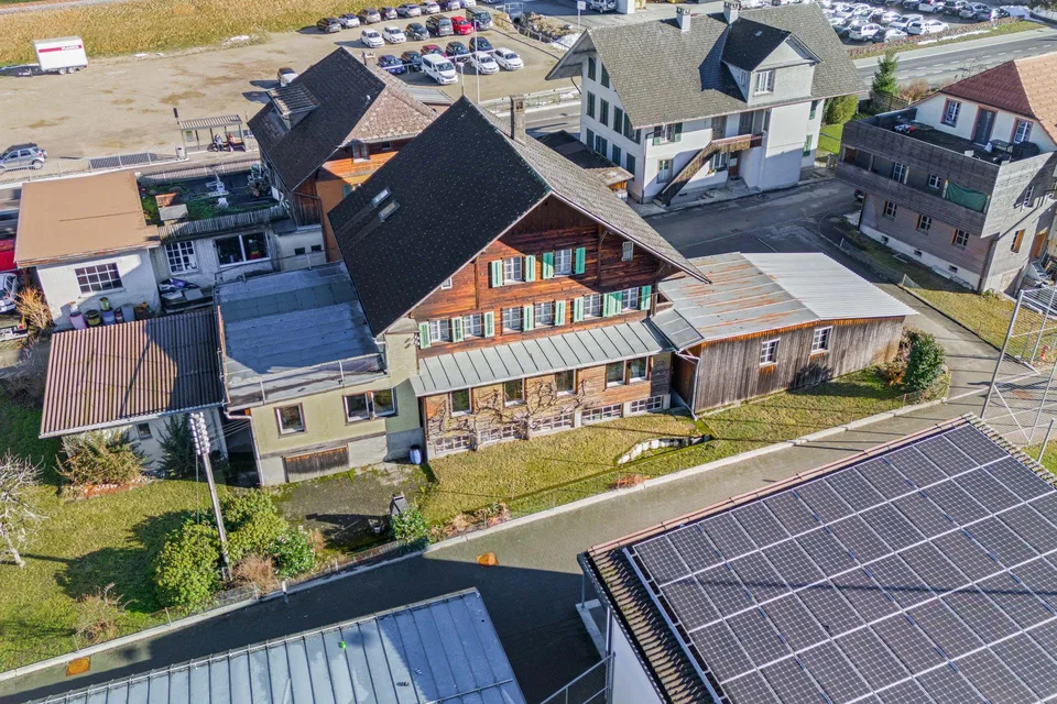 Haus mit Werkstatt und Einlegerwohnung