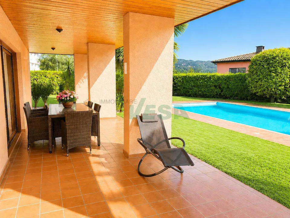 Ampia ed elegante villa signorile con molto spazio e con bella piscina