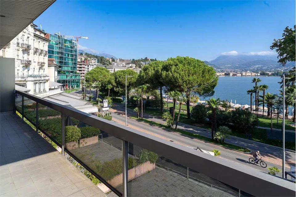 Paradiso: 3,5 loc. fronte lago