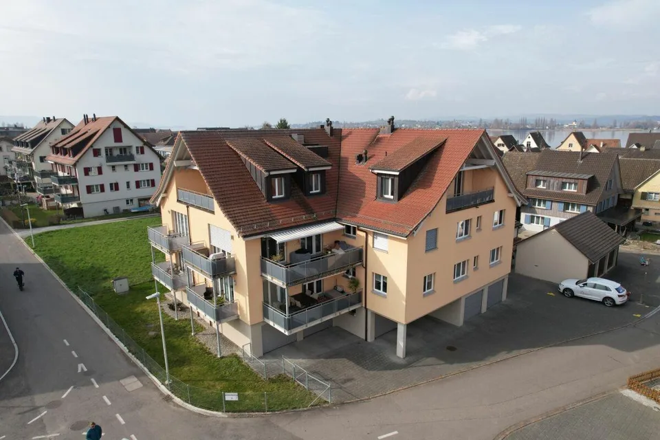 Grosszügige Designwohnung mit zwei Balkonen und stilvollem Wohnambi...