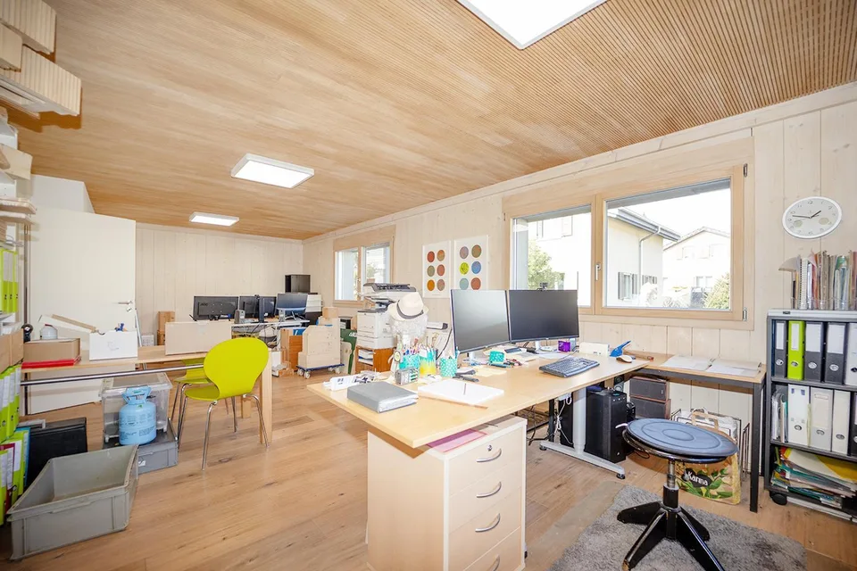 Vivere e lavorare in una casa in legno unifamiliare MINERGIE esclusiva