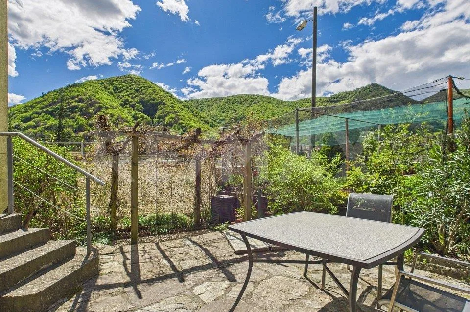 Casa con giardino e vista panoramica in Valle di Muggio
