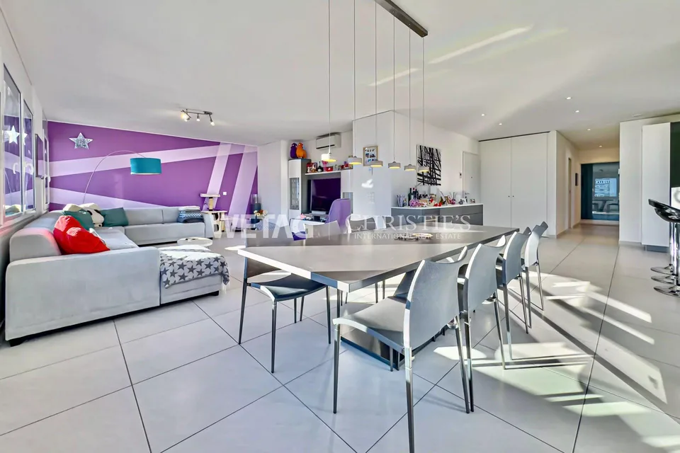 Appartamento penthouse moderno con vista lago in posizione centrale a Locarno in vendita
