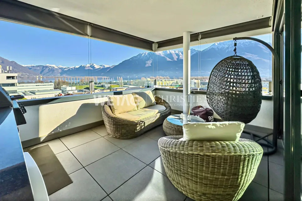 Moderne Penthouse-Wohnung mit Seesicht in zentraler Lage in Locarno...