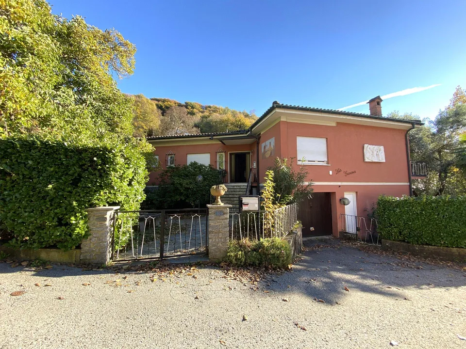 VILLA DI CHARME IN POSIZIONE ESCLUSIVA, PERFETTA ANCHE COME OPERAZI...