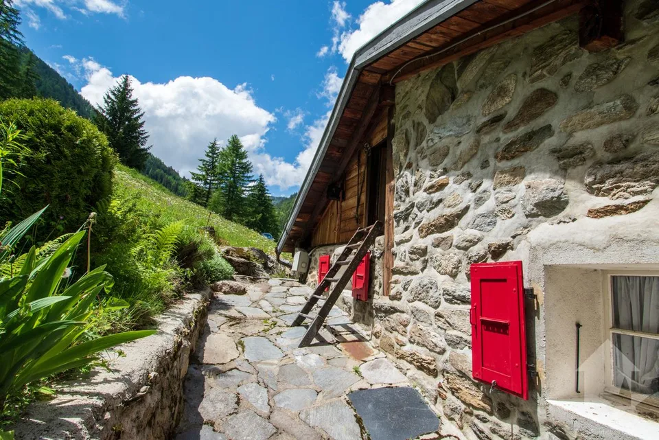 Chalet to renovate in the heart of nature