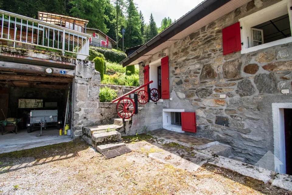 Chalet to renovate in the heart of nature