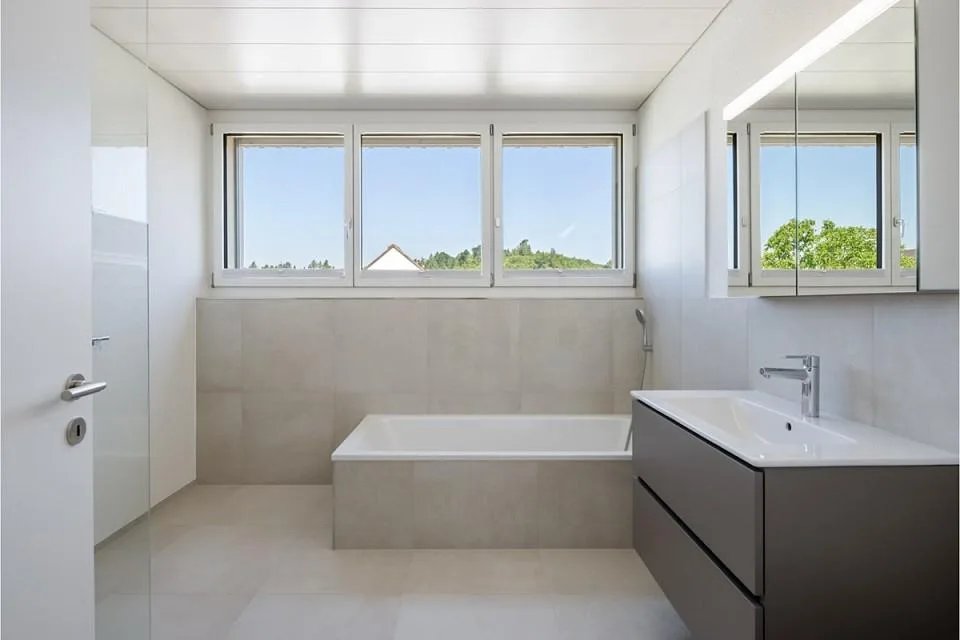 Construit avec des matériaux de haute qualité et un confort de vie moderne