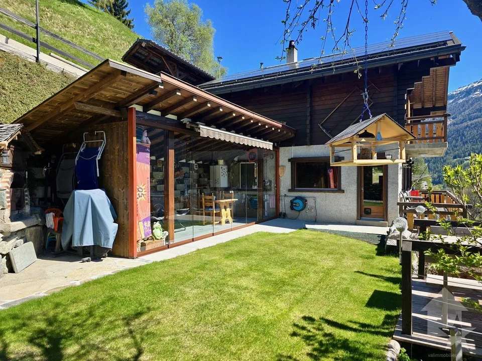 Schönes Chalet mit 2 Außenparkplätzen