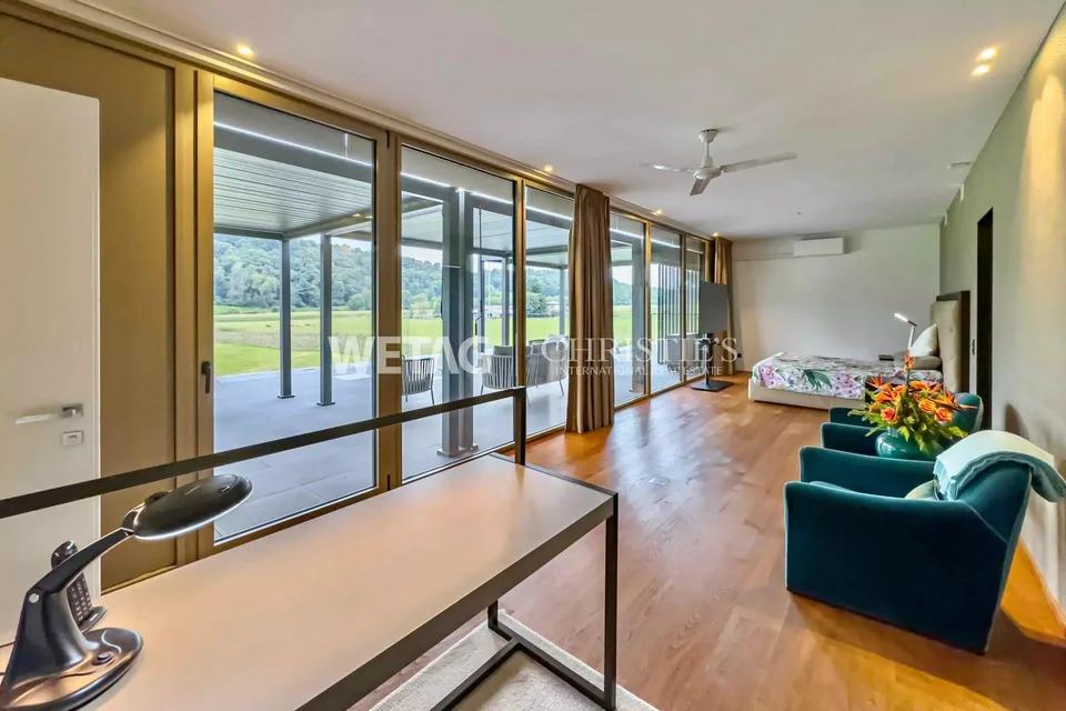 Villa di design moderno con piscina in vendita a Lugano-Sessa, immersa nel verde