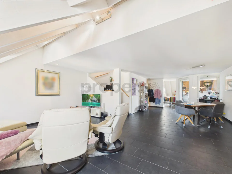 Elegante Maisonette-Wohnung mit modernem Wohnkomfort in Weiach