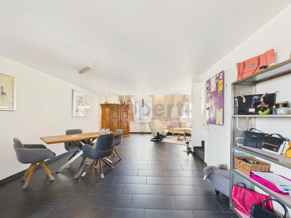 Elegante Maisonette-Wohnung mit modernem Wohnkomfort in Weiach