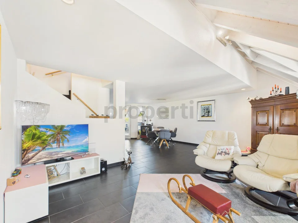 Elegante Maisonette-Wohnung mit modernem Wohnkomfort in Weiach