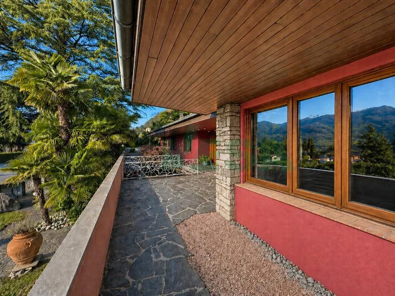 Accogliente villa tutta su un piano con grande bel giardino e piscina – foto 11 di 14