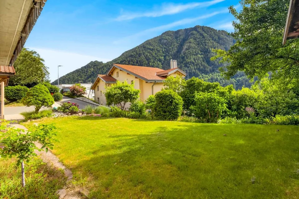 Chur: affascinante casa unifamiliare con giardino spazioso e vista sulla montagna