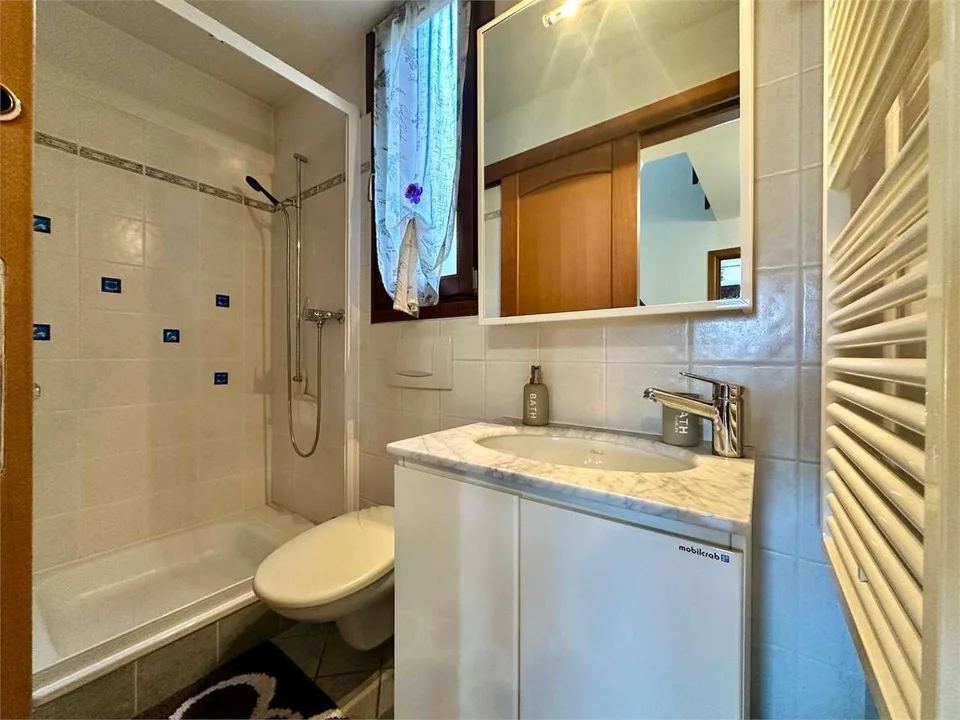 Einzigartiges renoviertes Einfamilienhaus mit Seeblick – Foto 12 von 16