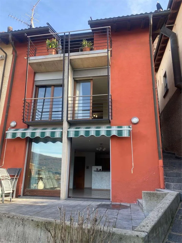 Incantevole casa di nucleo ristrutturata con vista lago