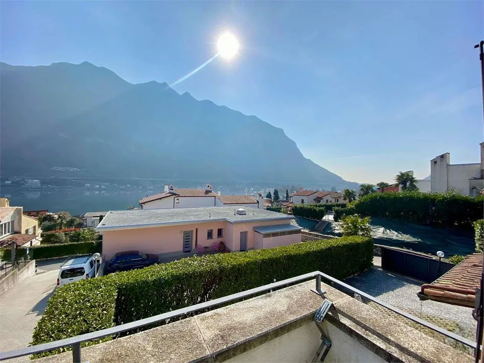 RIVA SAN VITALE: SUGGESTIVA CASA 5.5 loc. CON GIARDINO – foto 13 di 15