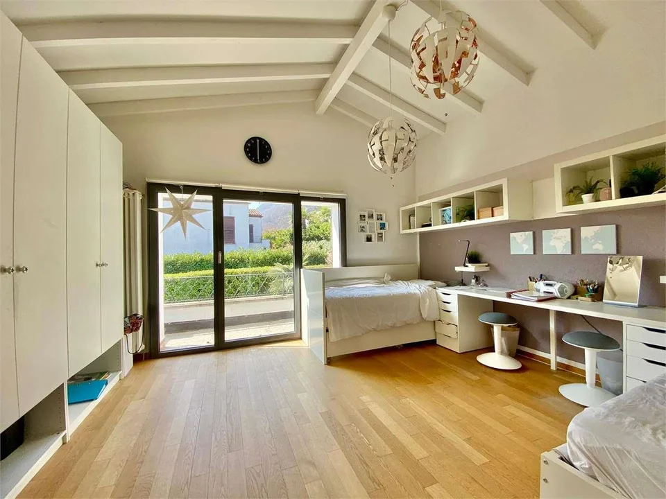 RIVA SAN VITALE: SUGGESTIVA CASA 5.5 loc. CON GIARDINO – foto 9 di 15