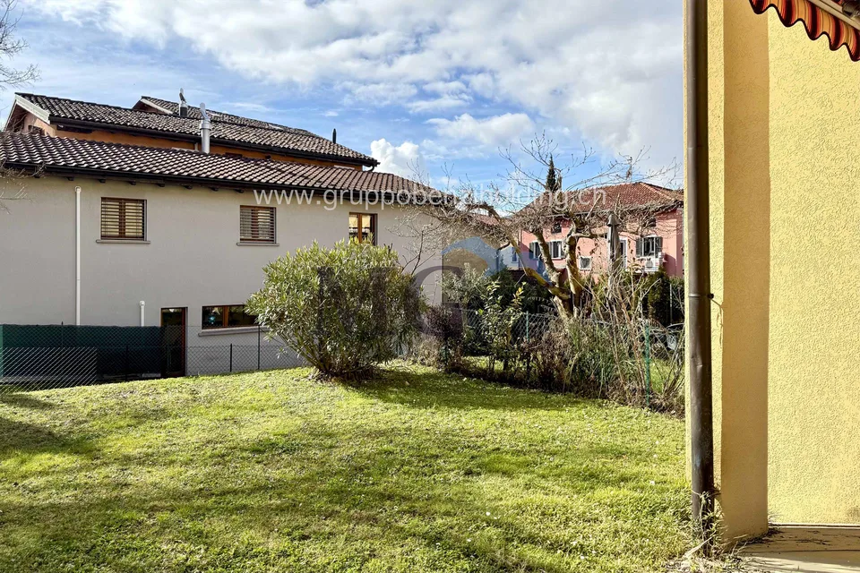 Appartamento di 4.5 locali in zona residenziale e con giardino privato