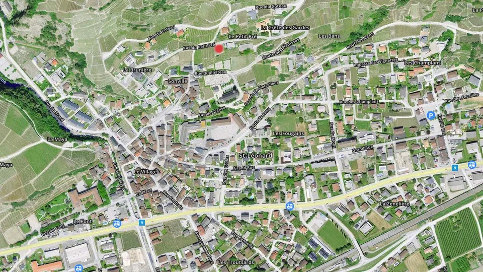 A VENDRE ATTIQUE 5.5 PCES D'EXCEPTION A ST-LEONARD
