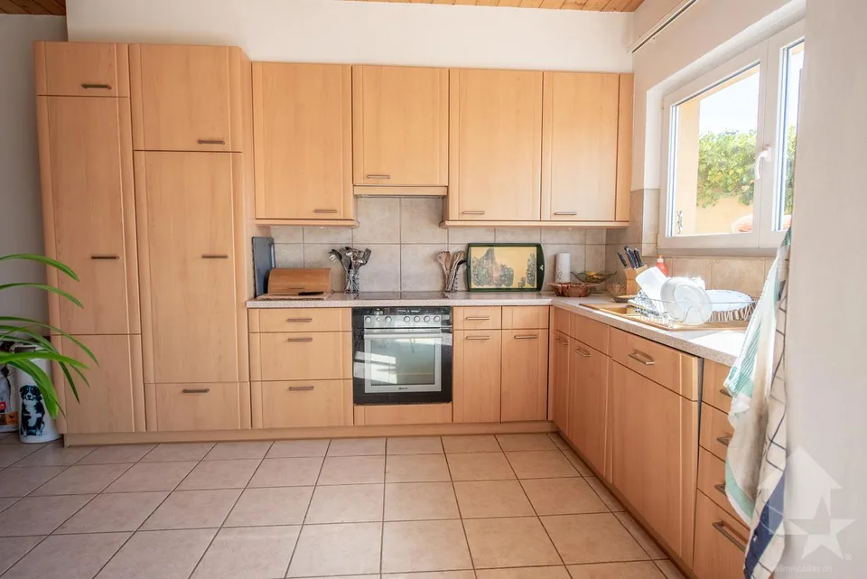 Villa de 5.5 pièces en bordure de vignes, vue splendide, calme, ensoleillé – Foto 6 von 12