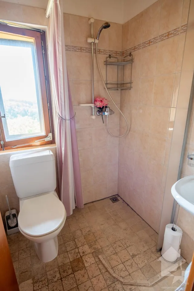Villa de 5.5 pièces en bordure de vignes, vue splendide, calme, ensoleillé – Foto 9 von 12