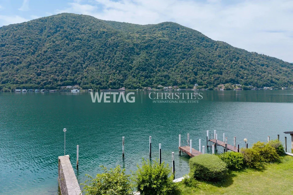 Appartamento penthouse in vendita direttamente sul lago a Lugano-Maroggia con piscina interna/esterna, posti barca e seconda casa – foto 10 di 13