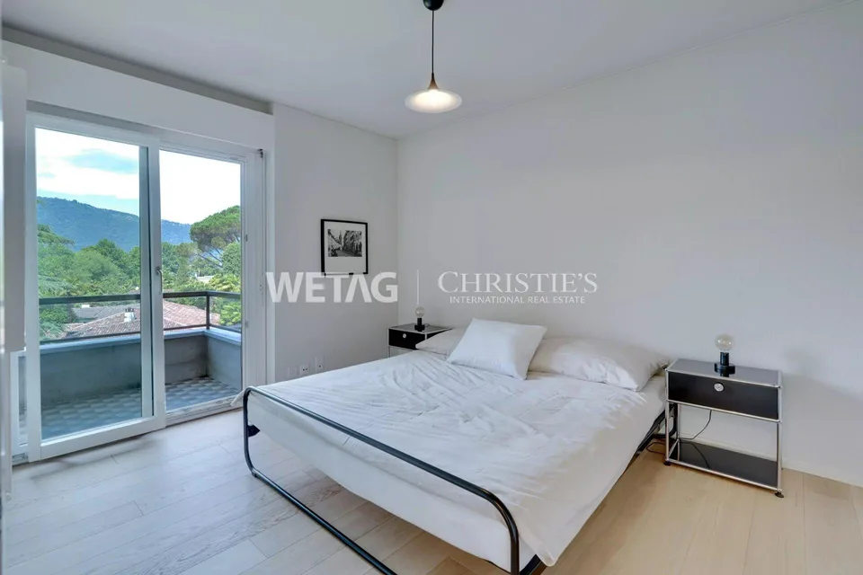 Appartamento penthouse in vendita direttamente sul lago a Lugano-Maroggia con piscina interna/esterna, posti barca e seconda casa – foto 7 di 13