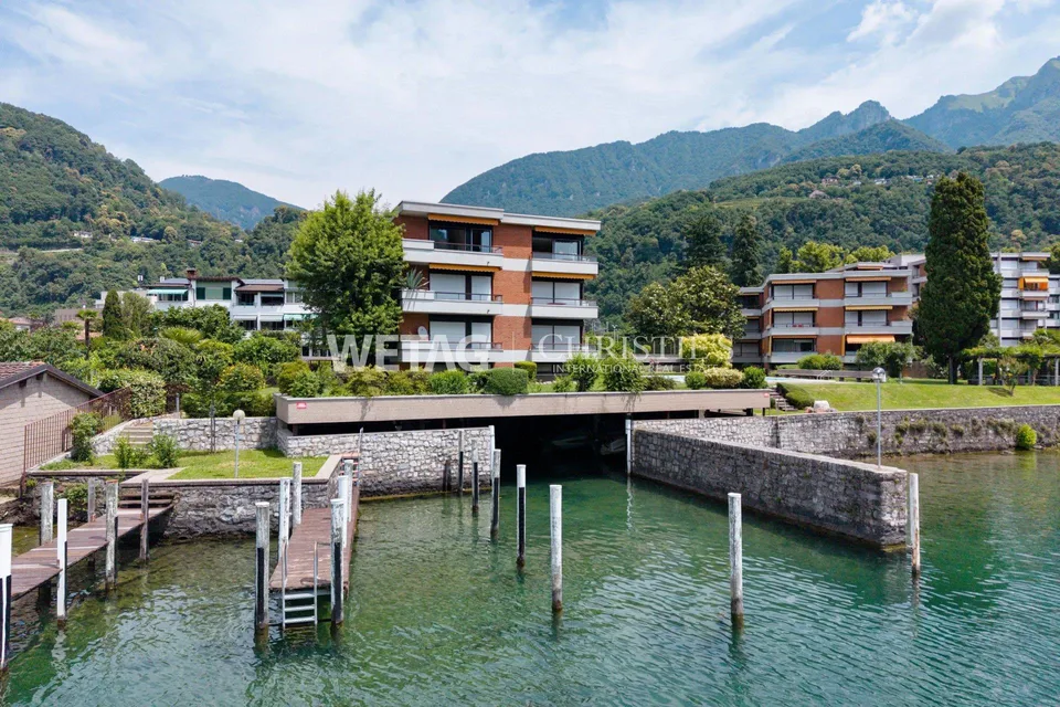Appartamento penthouse in vendita direttamente sul lago a Lugano-Maroggia con piscina interna/esterna, posti barca e seconda casa – foto 11 di 13