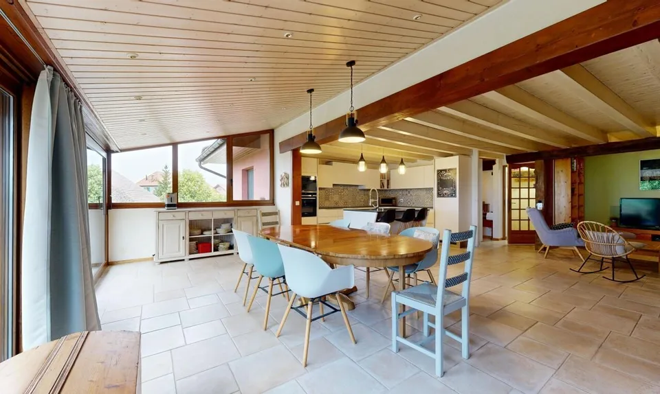 Maison jumelle rénovée à Penthéréaz !