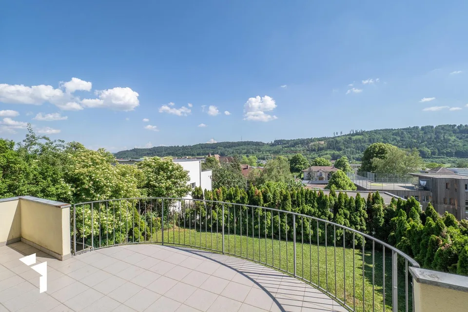 Fehr Immobilien - Sonnig gelegenes 5.5-Zi.-Einfamilienhaus