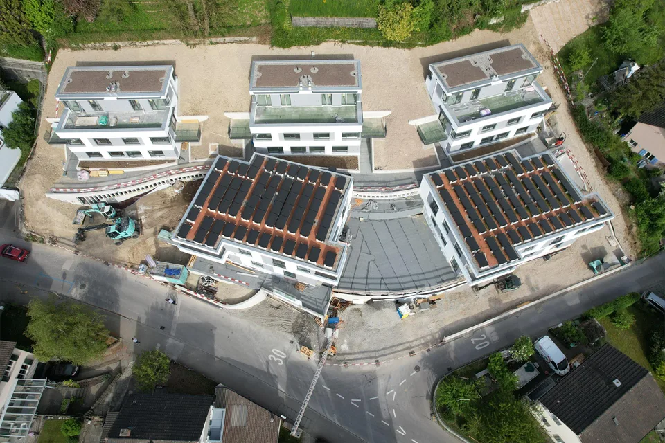 Modernes Stadthaus mit Aussicht und Dachterrasse