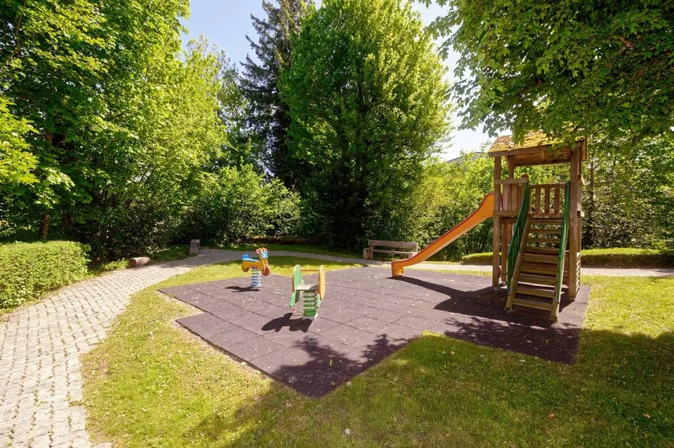 Küsnacht: gepflegte Eigentumswohnung mit grosszügigen Aussenflächen