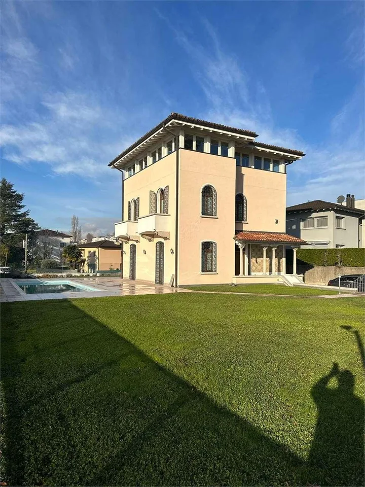 Balerna splendida villa con piscina