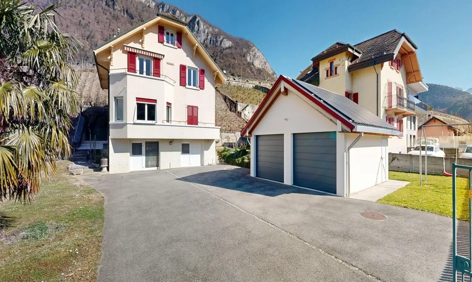 Maison à Aigle avec 2 appartements, vue dégagée et fort potentiel