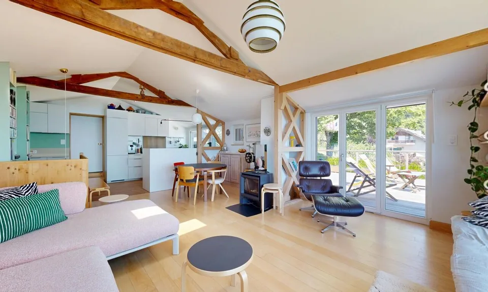 Die Eleganz eines Chalets zwischen See, Weinbergen und Bergen