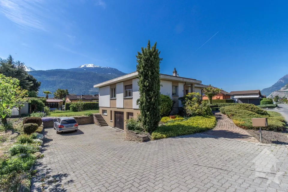 Charmante villa de 6.5 pcs avec magnifique jardin, situation idéale...