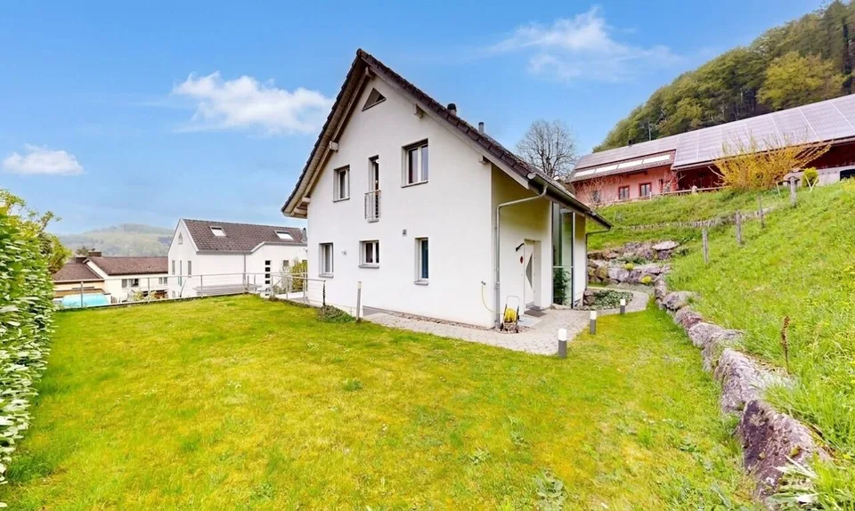 Stilvolles 6.5-Zimmerhaus in erhöhter Lage mit Weitblick