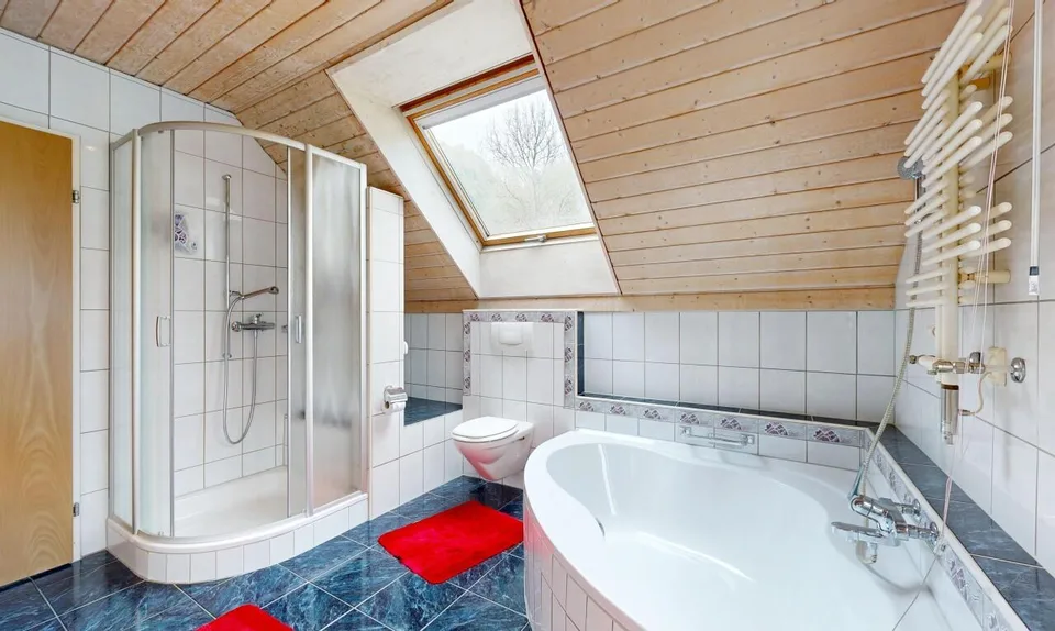 Stylish 6.5-room house in elevated location with panoramic view – photo 10 of 19