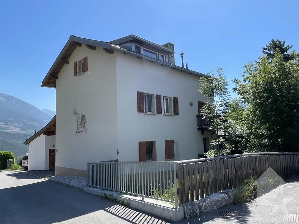 Maison ancienne en partie transformée: 1 duplex et 1 niveau à aménager
