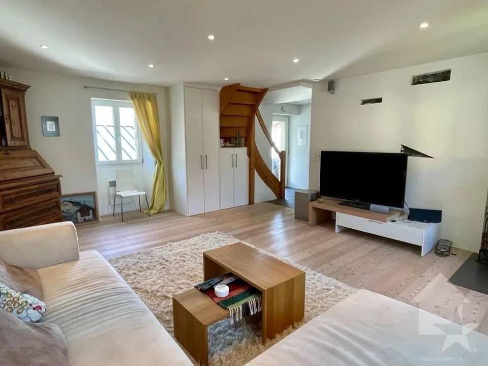 Maison ancienne en partie transformée: 1 duplex et 1 niveau à aménager