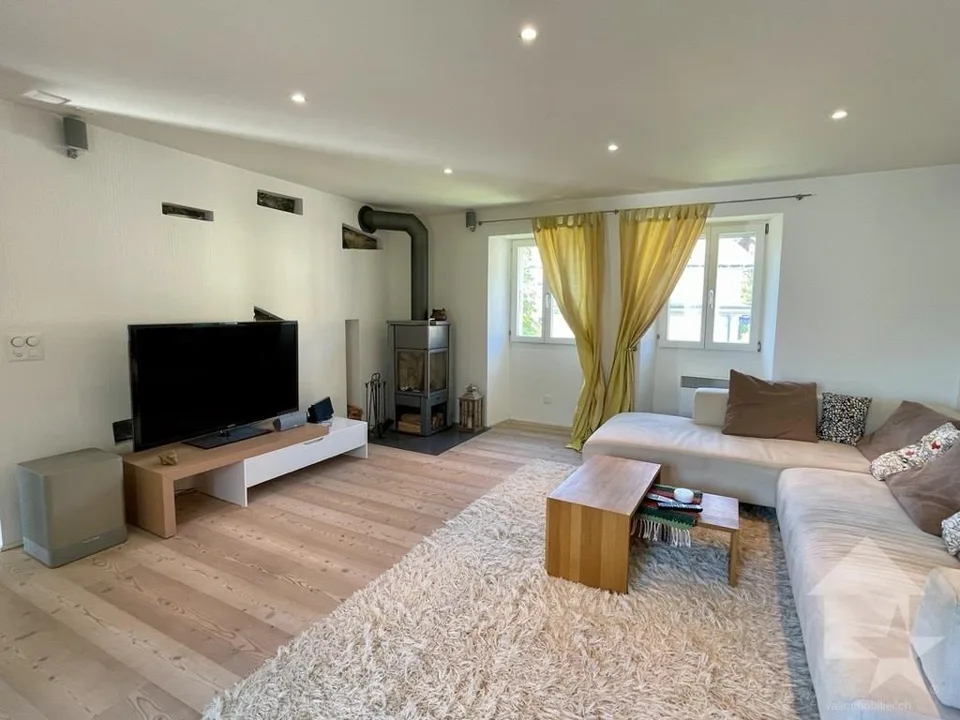 Maison ancienne en partie transformée: 1 duplex et 1 niveau à aménager