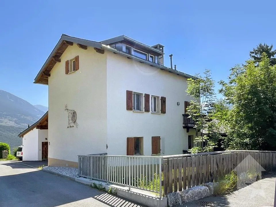 Maison ancienne en partie transformée: 1 duplex et 1 niveau à aménager