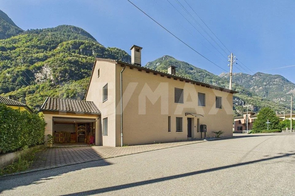 Casa singola ristrutturata con due unità abitative locate ideale an...