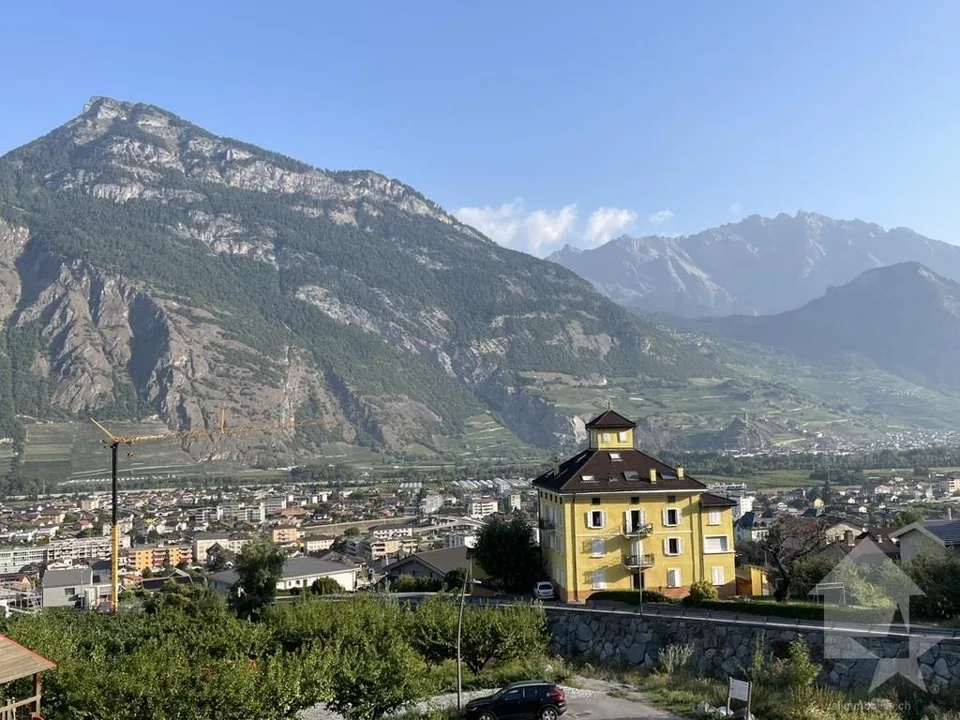 Appartamento 3,5 locali di 96m2 con giardino di 38m2 e 2 posti auto
